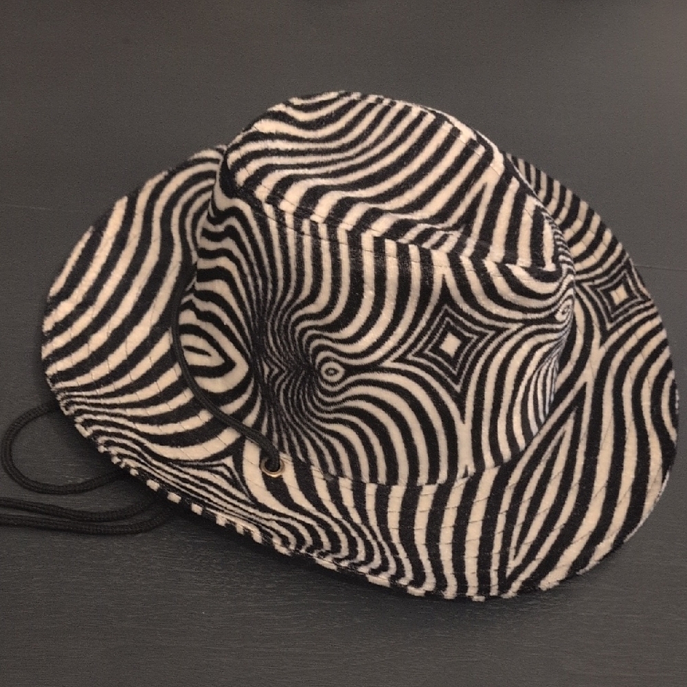 Black and White Patterned Women's Hat